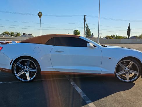 Used 2017 Chevrolet Camaro SS image 9