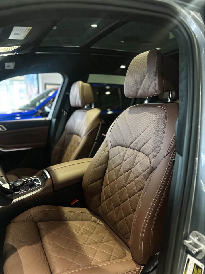 Used 2025 BMW X7 xDrive40i AWD/4WD image 6
