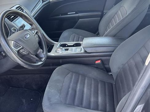 Used 2017 Ford Fusion SE w/ Fusion SE Technology Package image 11