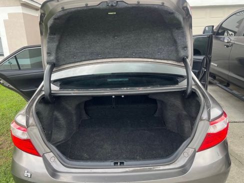 Used 2017 Toyota Camry SE FWD image 6