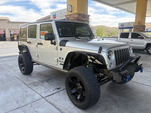 Used 2007 Jeep Wrangler Unlimited X w/ Dual Top Group image 6