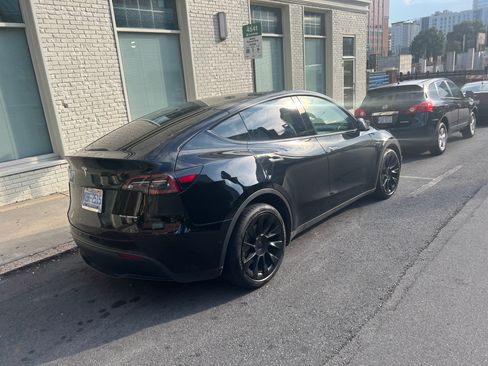Used 2022 Tesla Model Y Long Range AWD/4WD image 6