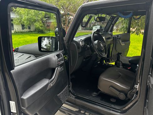 Used 2013 Jeep Wrangler Unlimited Sport image 5