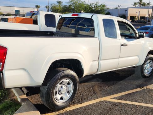 Used 2017 Toyota Tacoma 2WD Access Cab image 5