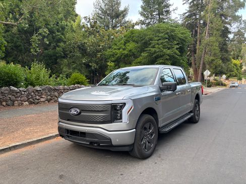 Used 2024 Ford F150 Lightning Flash image 1