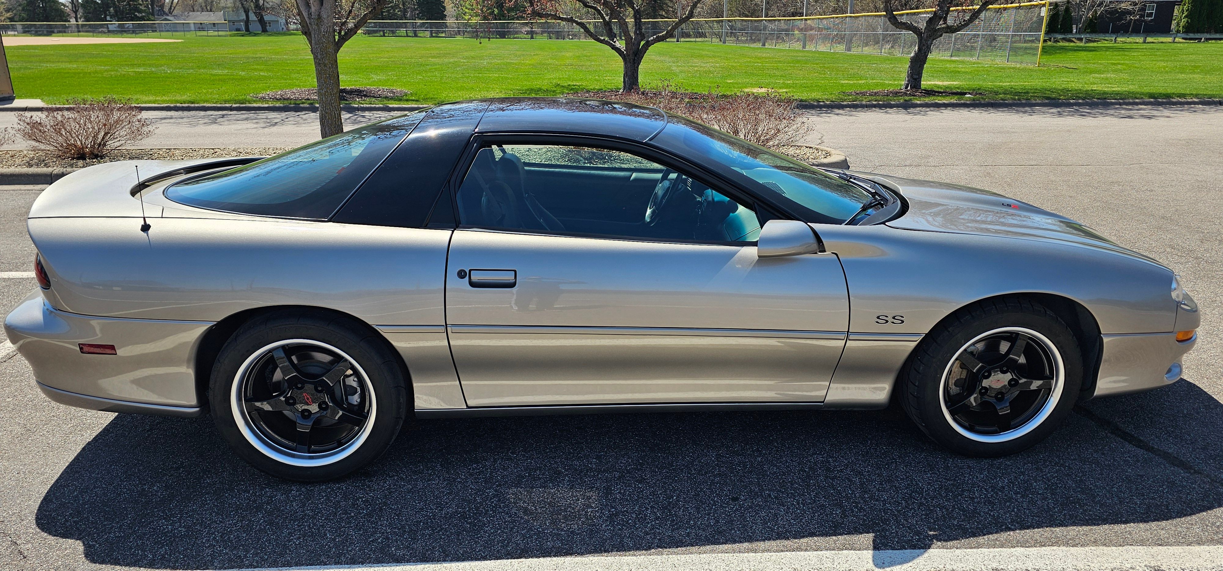Used 2002 Chevrolet Camaro Z28 w/ SS Performance/Appearance Pkg RWD image 5