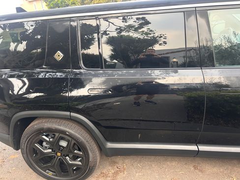 Used 2025 Rivian R1S Adventure image 1