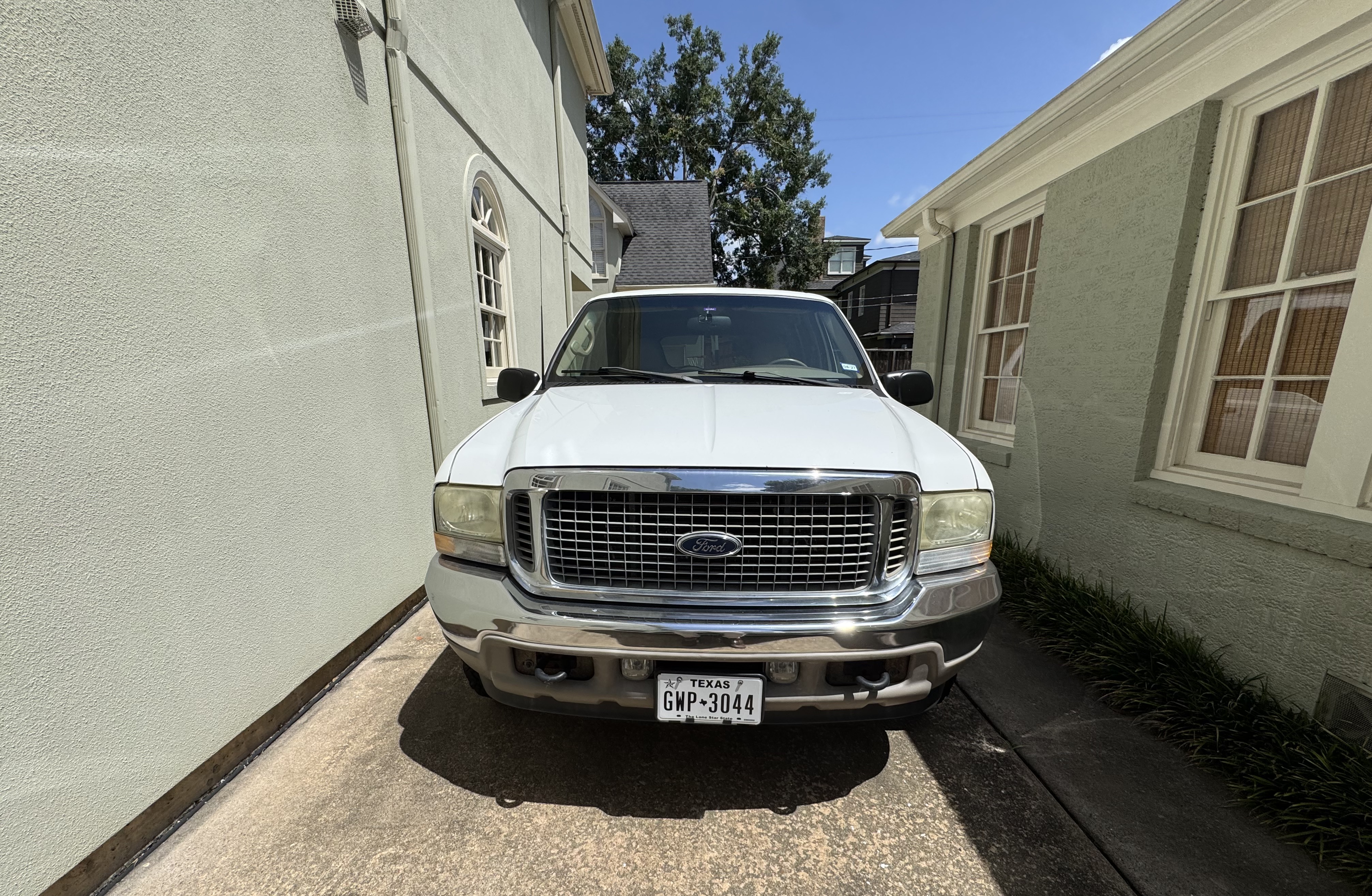 Used 2002 Ford Excursion Limited AWD/4WD image 1