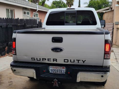 Used 2010 Ford F250 Lariat image 11