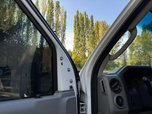 Used 2009 Ford E-350 and Econoline 350 Extended Super Duty image 15