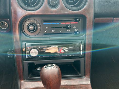 Used 1997 MAZDA MX-5 Miata image 21