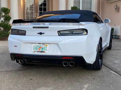 Used 2017 Chevrolet Camaro SS RWD image 2