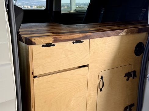 Used 2021 Mercedes-Benz Metris Passenger image 2