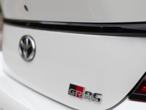 Used 2025 Toyota GR86 Premium w/ ALL Weather Mat Package (TMS) RWD image 8