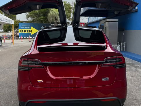 Used 2023 Tesla Model X Plaid image 19