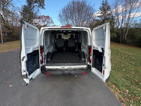 Used 2019 Ford Transit 250 130 Low Roof image 23