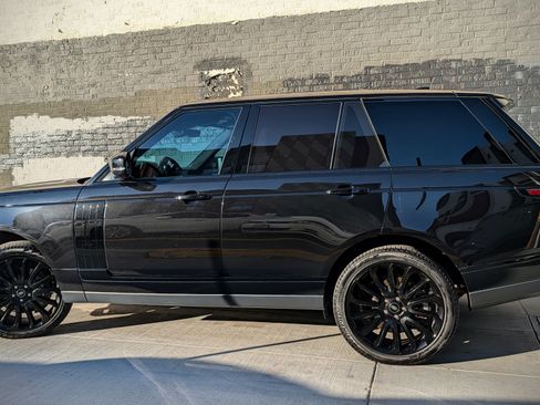 Used 2022 Land Rover Range Rover Autobiography image 4