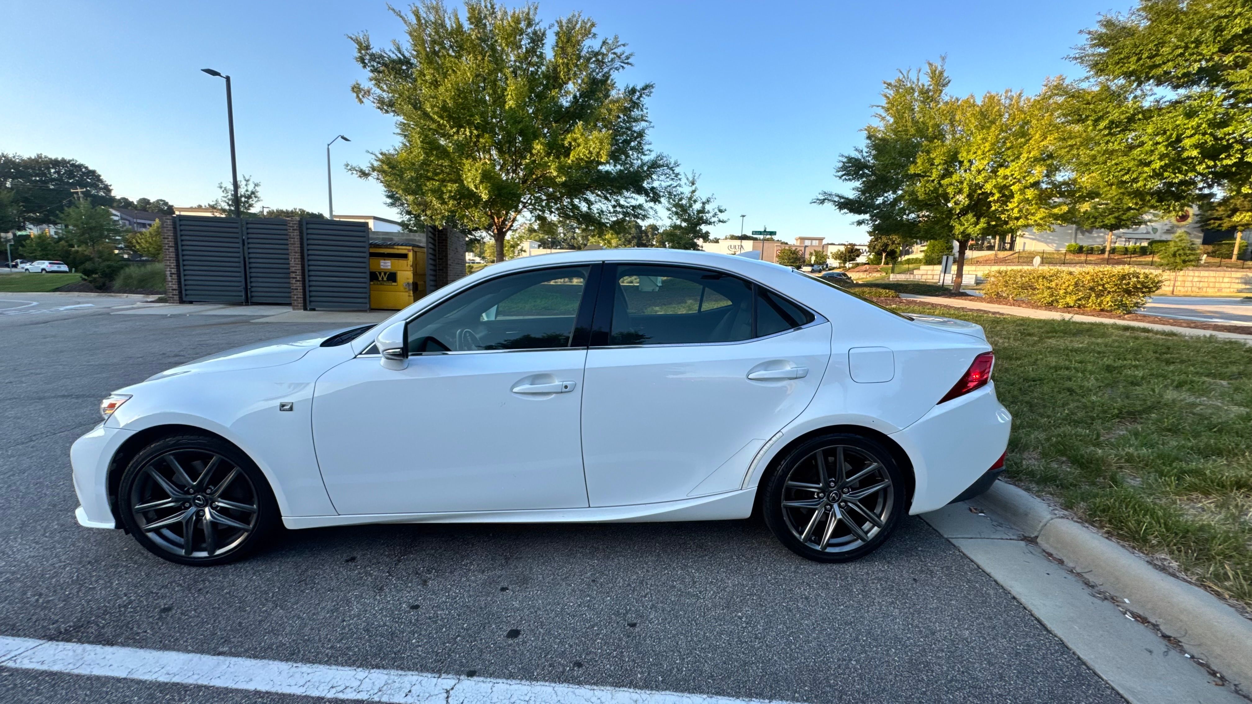 Used 2016 Lexus IS 200t w/ F Sport Package RWD image 10