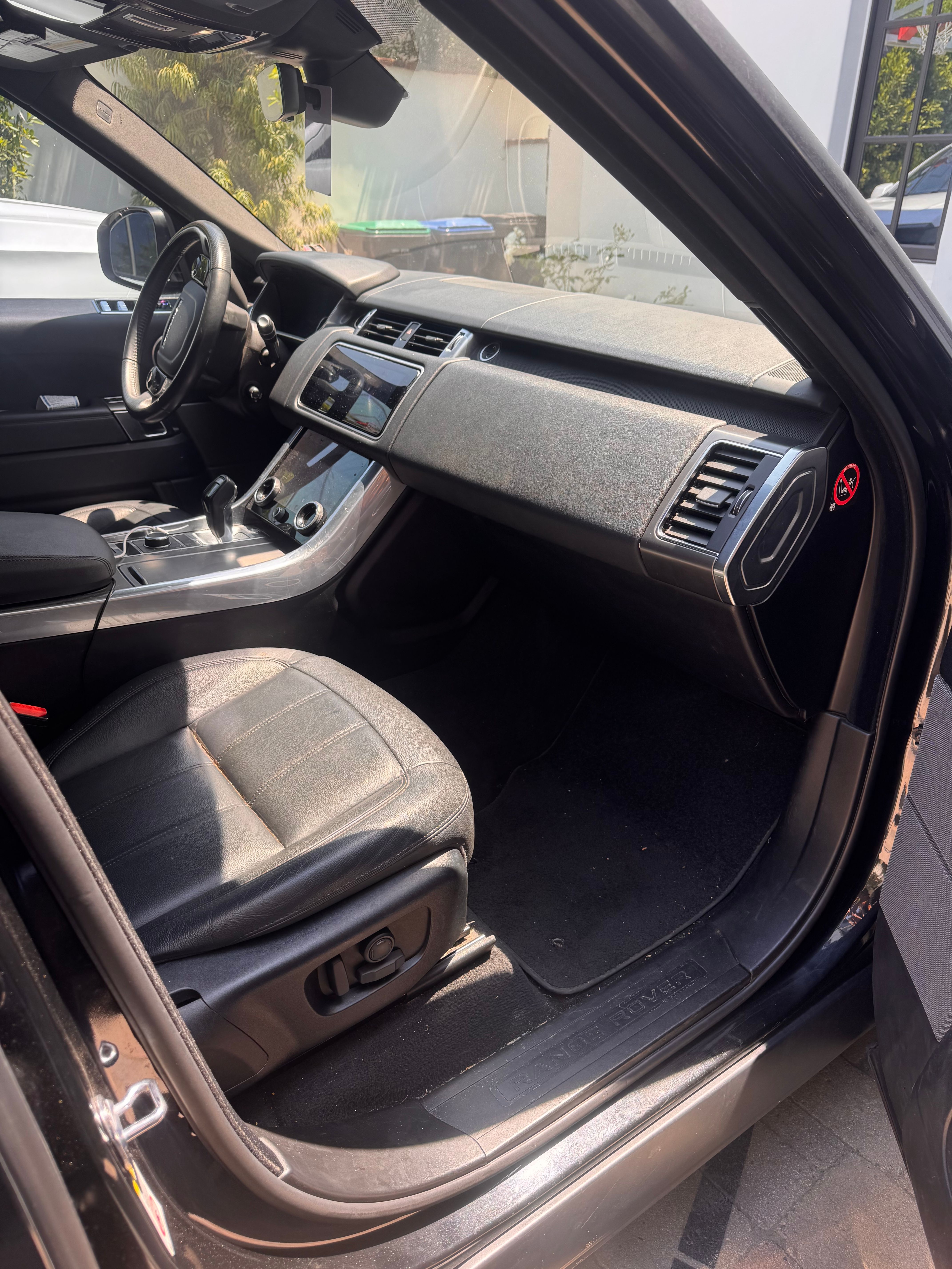 Used 2018 Land Rover Range Rover Sport SE AWD/4WD image 5