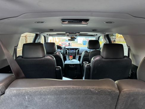 Used 2017 Cadillac Escalade ESV Luxury image 14