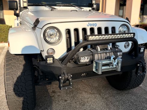 Used 2018 Jeep Wrangler Unlimited Sahara image 1