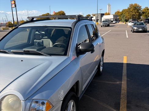 Used 2007 Jeep Compass Sport image 6
