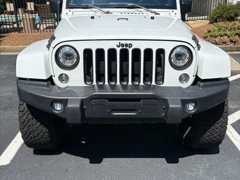 Used 2017 Jeep Wrangler Unlimited Sahara AWD/4WD image 5