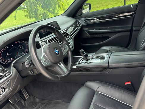 Used 2022 BMW 740i w/ M Sport Package RWD image 4