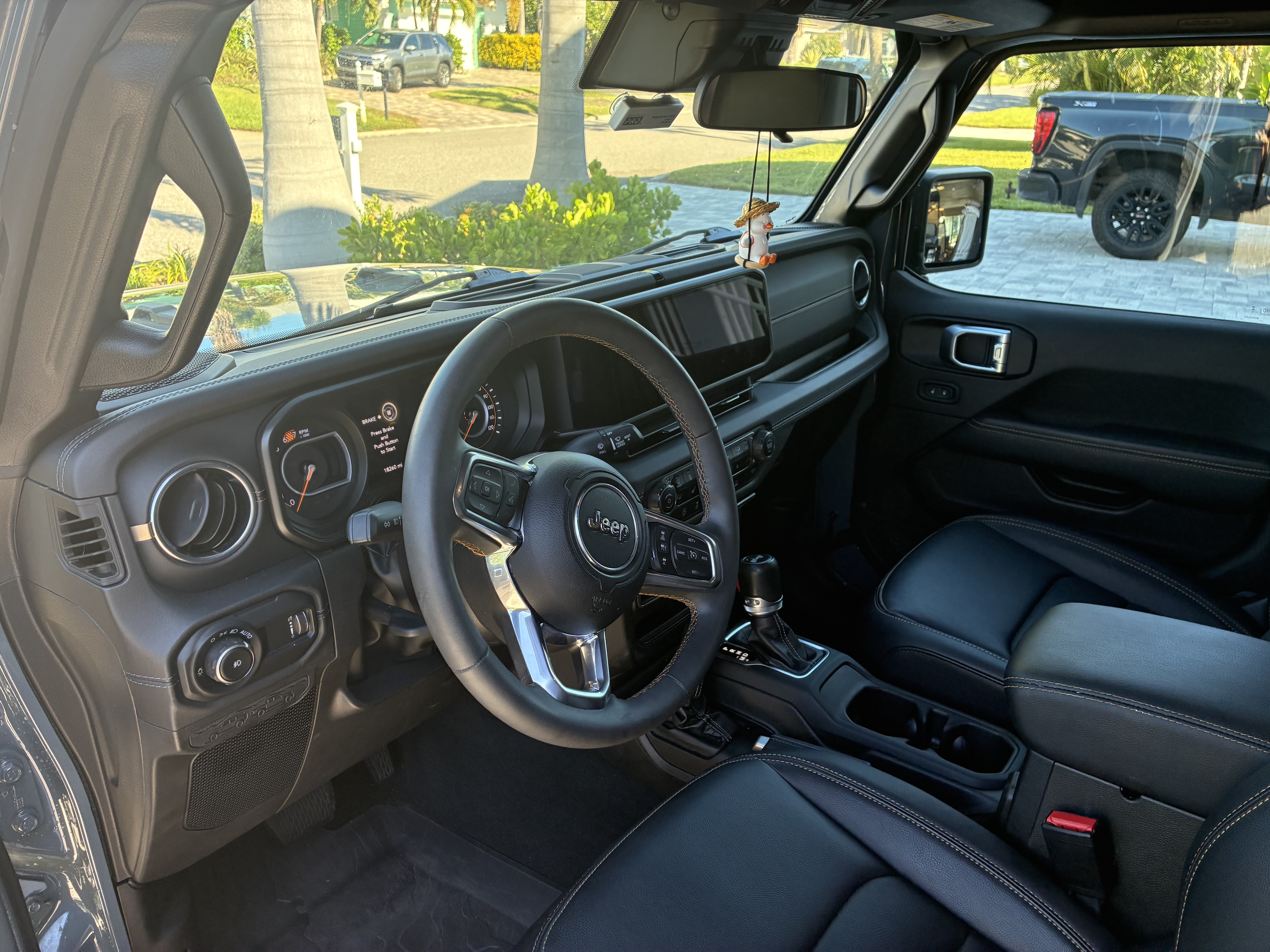 Used 2024 Jeep Wrangler Unlimited Sahara AWD/4WD image 8
