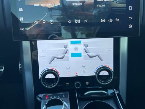 Used 2017 Land Rover Range Rover Supercharged image 4