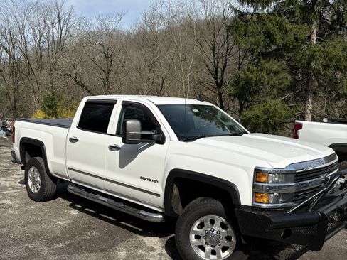 Used 2015 Chevrolet Silverado 2500 LTZ w/ Z71 Package, Off-Road AWD/4WD image 8