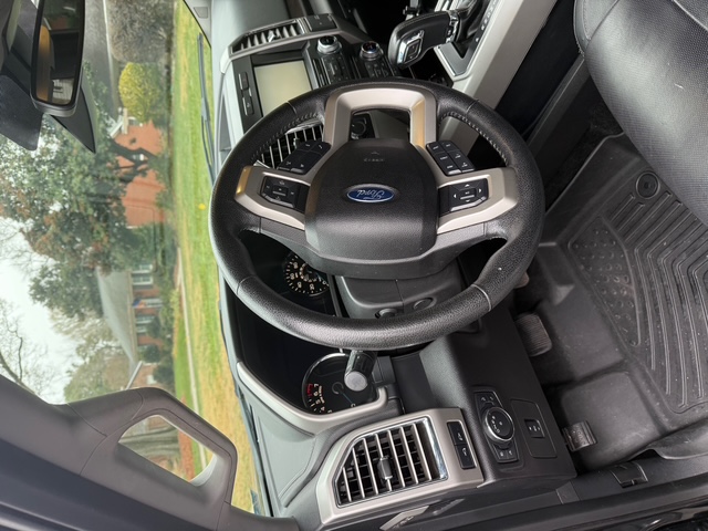 Used 2015 Ford F150 Lariat w/ Equipment Group 502A Luxury AWD/4WD image 6