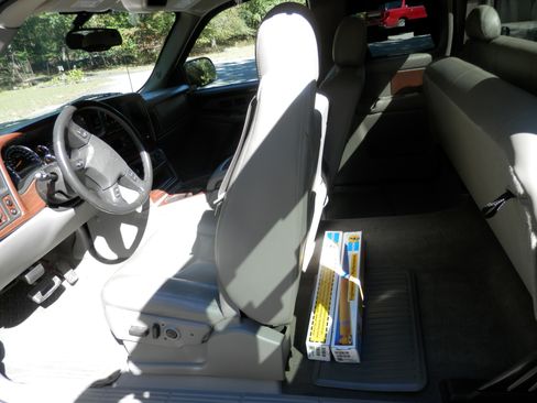 Used 2004 Chevrolet Silverado 1500 LT w/ Light Duty Power Package image 12