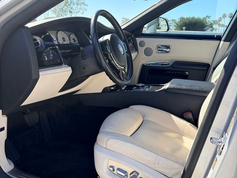 Used 2017 Rolls-Royce Ghost image 18