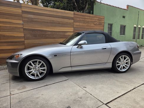 Used 2005 Honda S2000 image 2