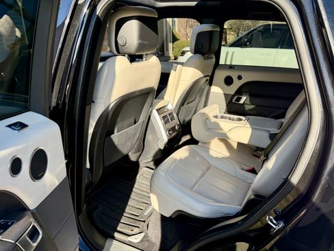 Used 2020 Land Rover Range Rover Sport HSE image 6