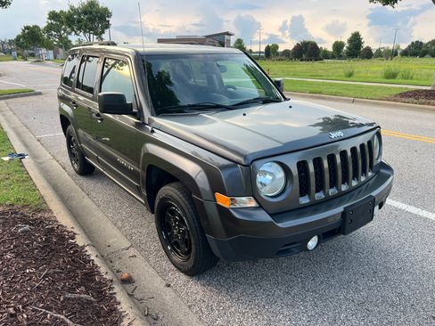 Used 2017 Jeep Patriot Sport AWD/4WD image 22