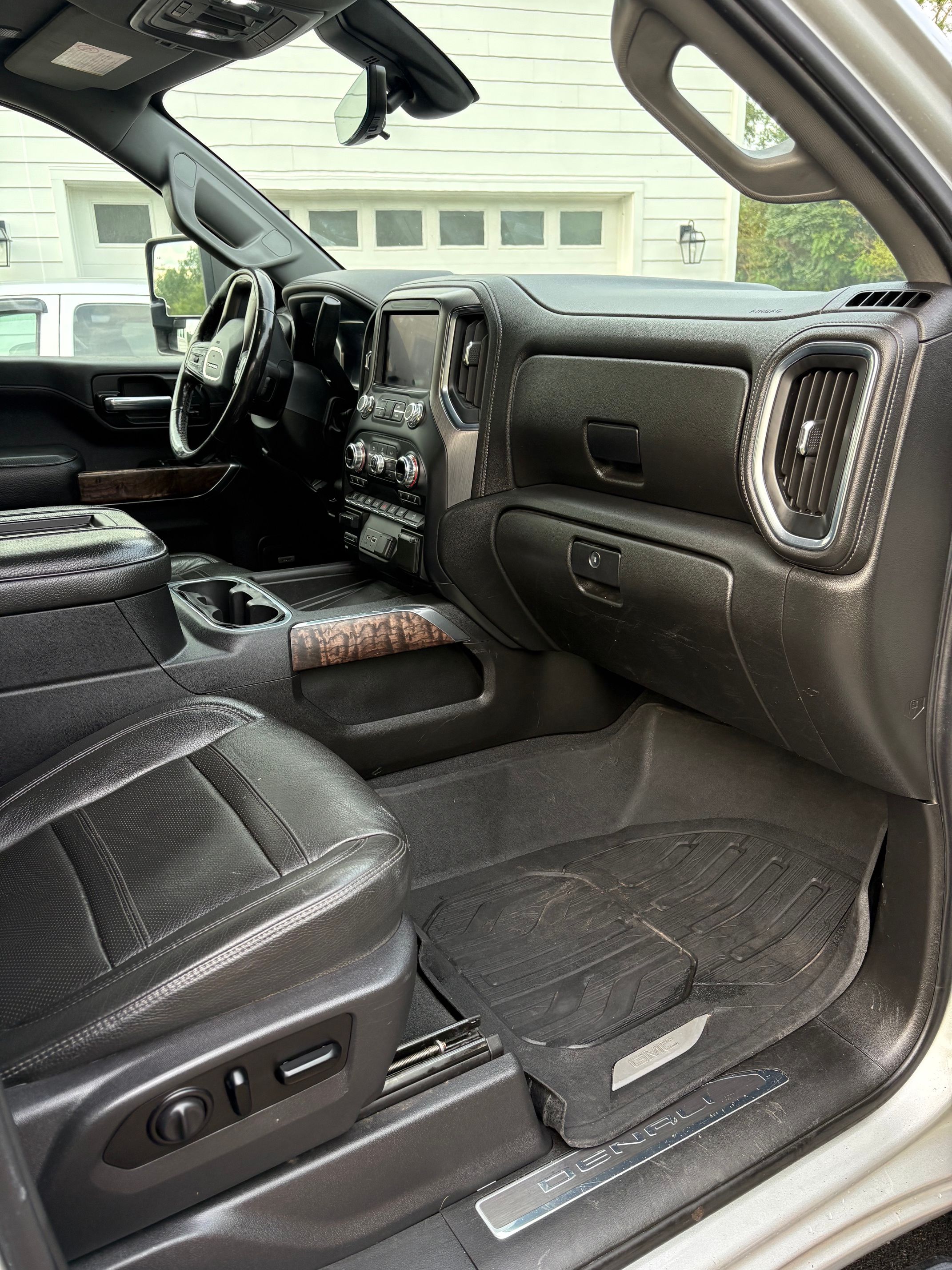 Used 2020 GMC Sierra 2500 Denali w/ Denali Ultimate Package AWD/4WD image 17