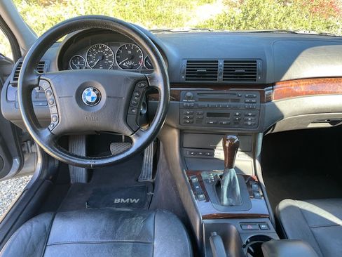 Used 2004 BMW 330xi Sedan image 12