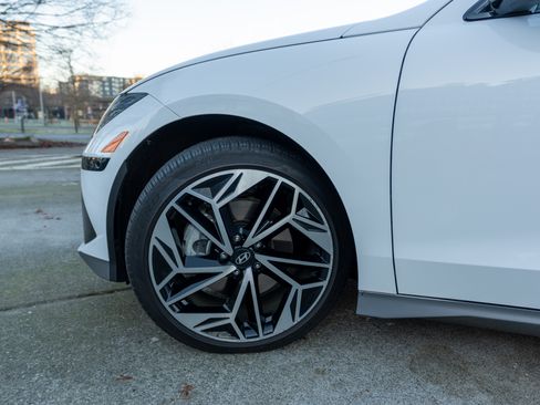 Used 2023 Hyundai Ioniq 6 Limited image 27