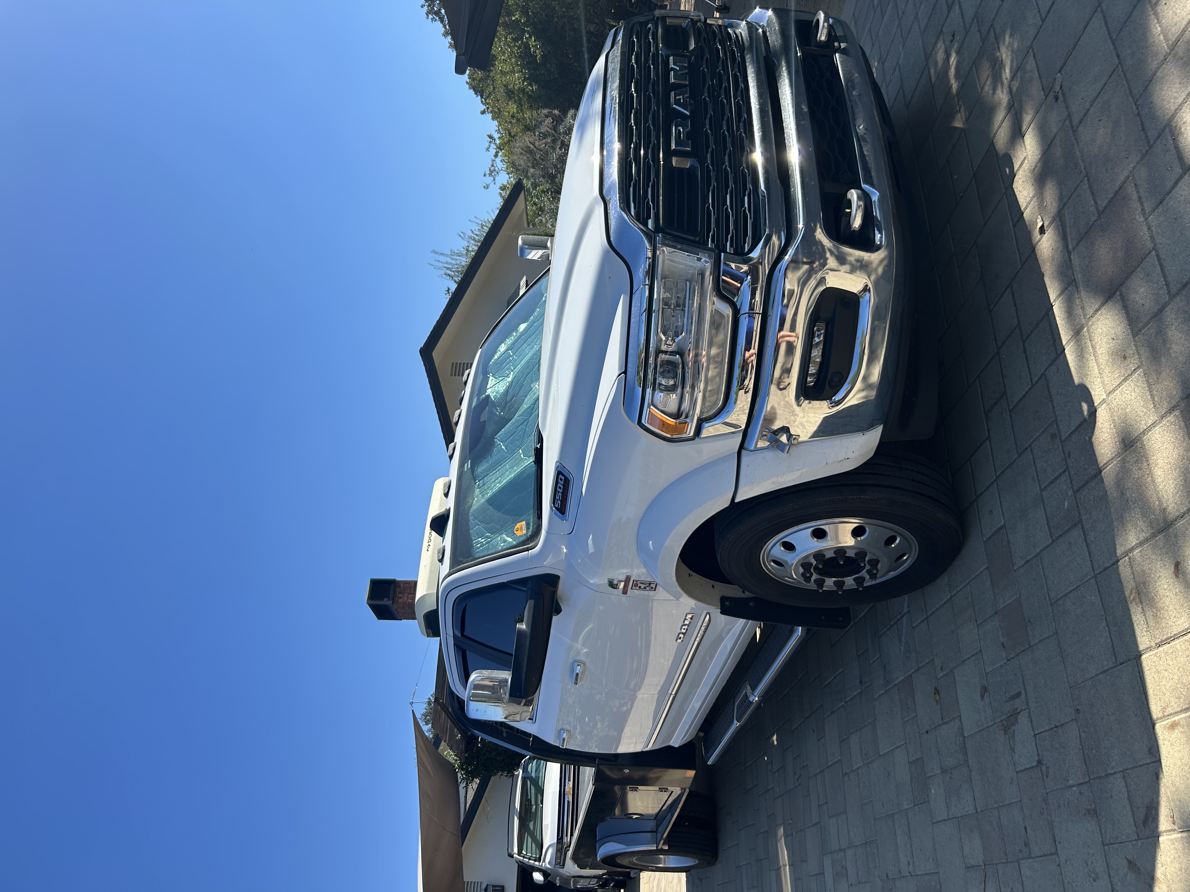 Used 2022 RAM 5500 4x4 Crew Cab image 16