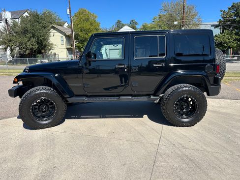 Used 2014 Jeep Wrangler Unlimited Sahara image 1
