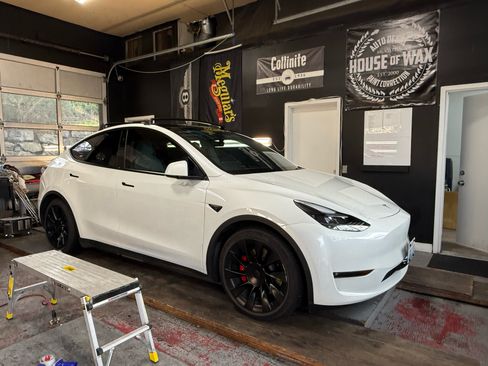 Used 2023 Tesla Model Y Performance image 32