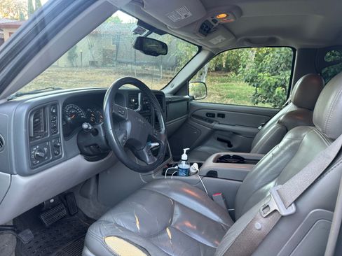 Used 2005 GMC Yukon SLT w/ SLT Preferred Equipment Group AWD/4WD image 8