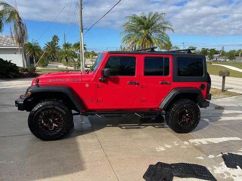 Used 2016 Jeep Wrangler Unlimited Rubicon image 2