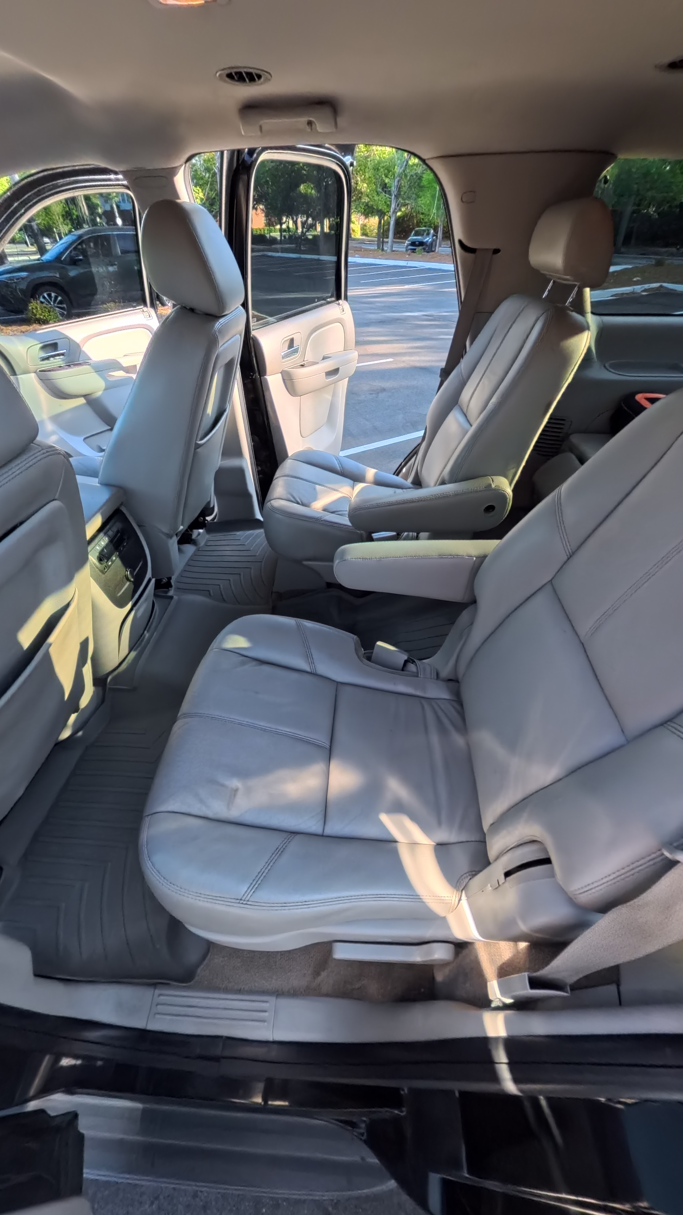 Used 2010 Chevrolet Tahoe LT RWD image 17