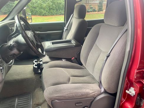 Used 2006 Chevrolet Silverado 2500 LT w/ Heavy-Duty Power Package image 10