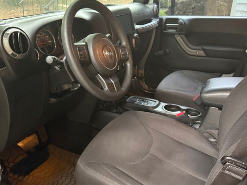 Used 2016 Jeep Wrangler Unlimited Sport AWD/4WD image 9