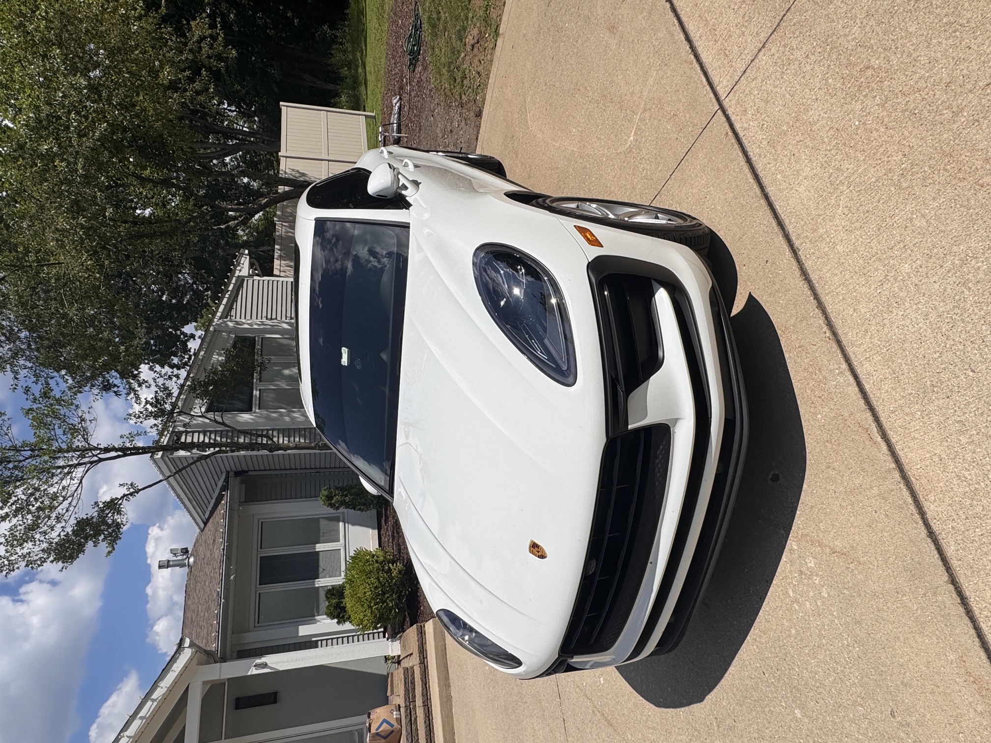 Used 2022 Porsche Macan AWD/4WD image 1