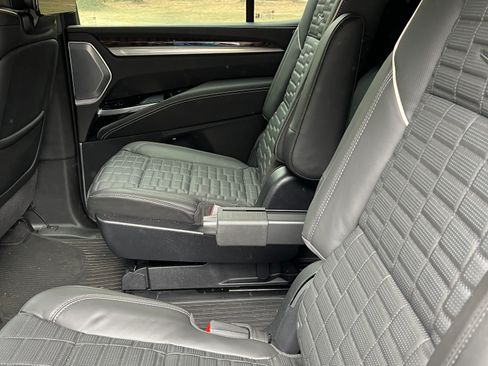 Used 2025 Cadillac Escalade Sport Platinum w/ LPO, ONYX Package image 9